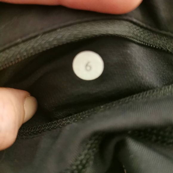 Lululemon s 6 run a marathon crop - Picture 10 of 10